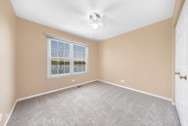 Building Photo - Elgin Two Bedroom with Loft and Two Car Garage