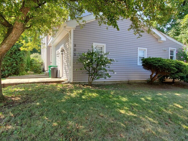 Building Photo - 805 Hamilton St