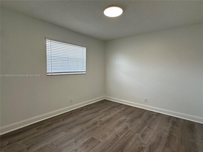 Building Photo - 5661 SW 36th Ct