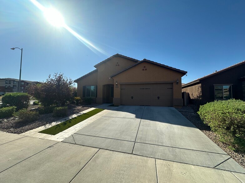 Building Photo - 10765 W Avenida del Rey