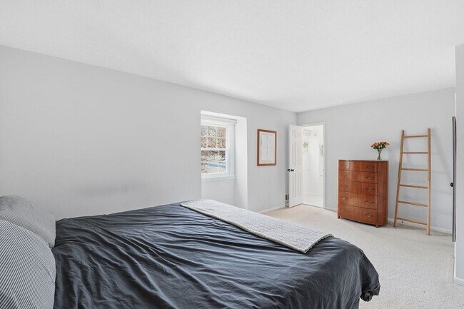 Building Photo - Updated 4BR Home with Finished Basement Minutes to Glenmont Metro!