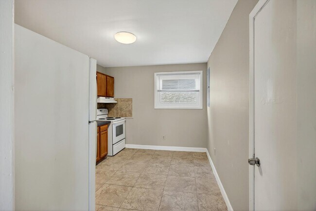 Building Photo - 129 Congress St