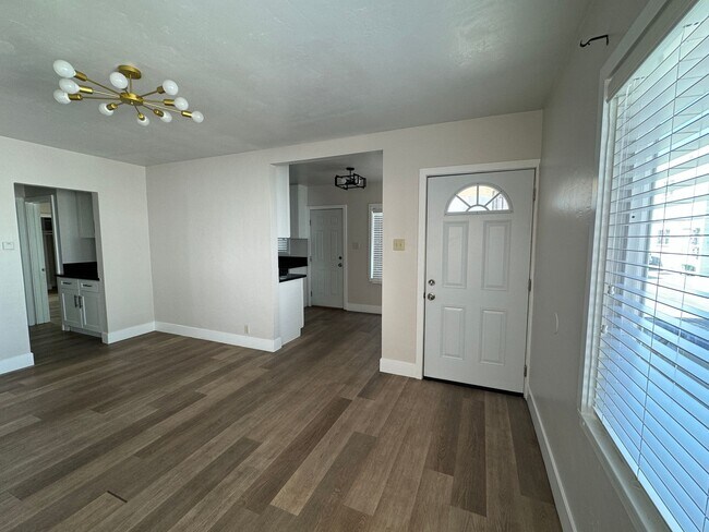 Building Photo - Orange 1128 Apartments