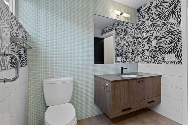 Building Photo - Stunning Air Conditioned Alki Condo Overlooking Majestic Puget Sound!