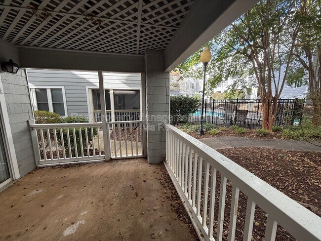 Building Photo - 230 Oakwood Ct