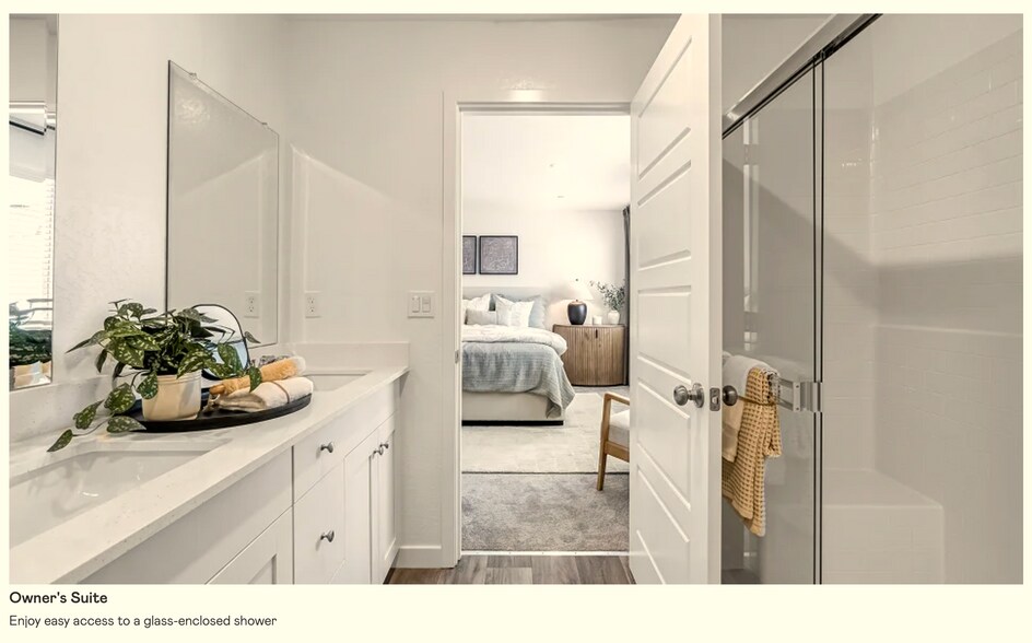 Building Photo - 4454 Buckingham Ave