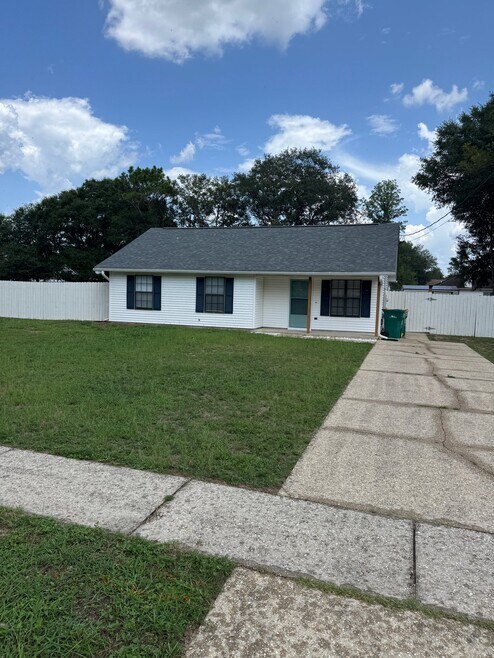 Building Photo - 121 Walker Cir W