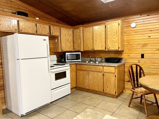 Building Photo - 5 Cabin Rd