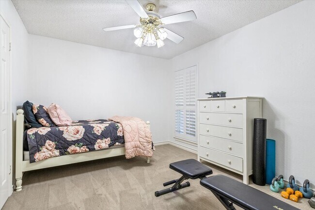 Building Photo - 40 Sugar Creek Pl