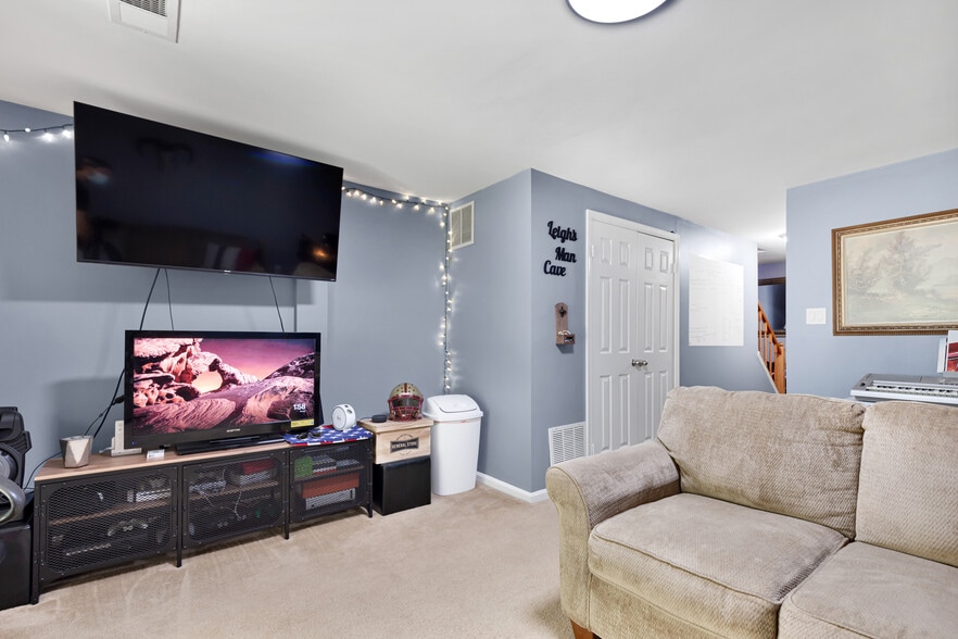 Building Photo - 6376 Chimney Wood Ct
