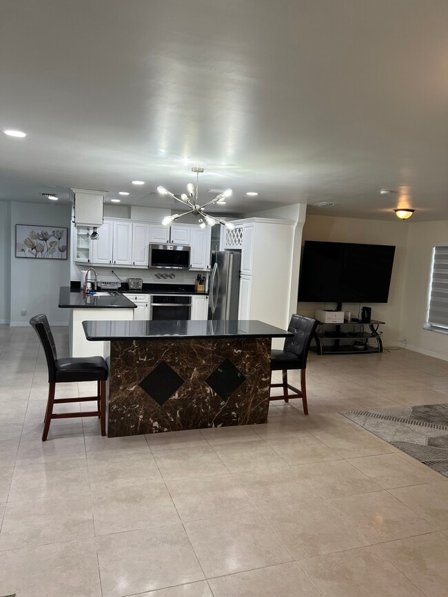 Building Photo - 1010 Hollywood Blvd