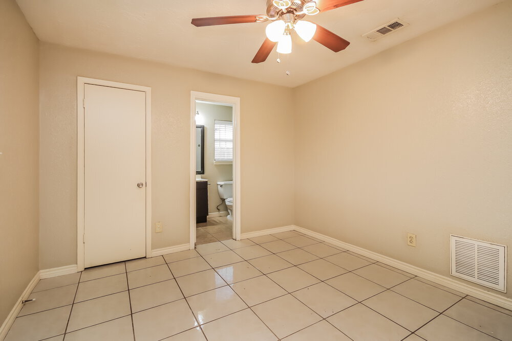 Building Photo - 2007 Deerhurst Ln