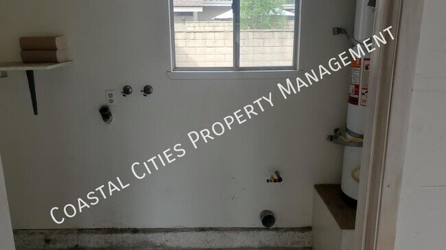 Building Photo - 1696 Carmel Cir E