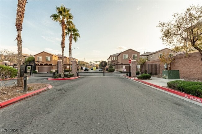 Building Photo - 788 Forest Peak St