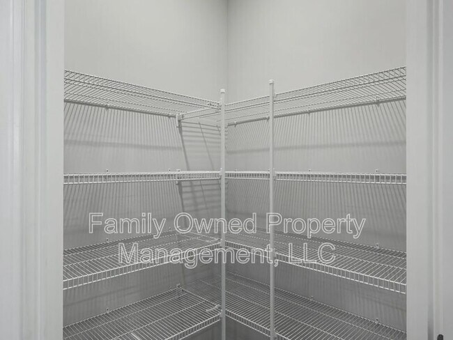 Building Photo - 2048 Longhorn Ln