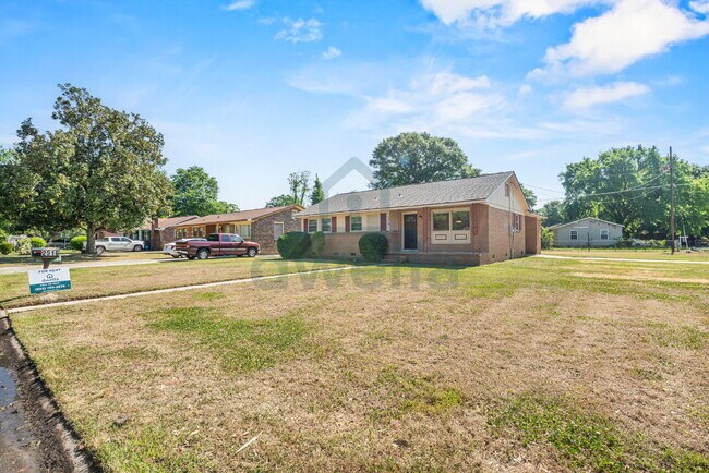 Building Photo - 3-Bedroom (1.5 Baths) Fully Renovated Rental Home in a PRIME Location! Only 6 minutes to Downtown...