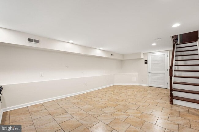 Building Photo - 2533 S Rosewood St