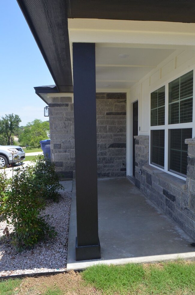 Building Photo - 971 Cline Dr
