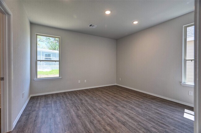 Building Photo - 11779 White Cedar St