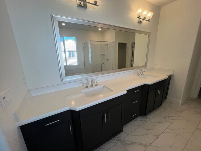 Building Photo - Beautiful Northlake Property Next to Park