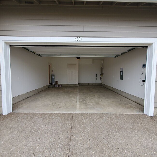 Building Photo - Newer 3 bedroom 2 bath home in SE Albany, close to LBCC, Easy drive to Corvallis, Lebanon or I-5