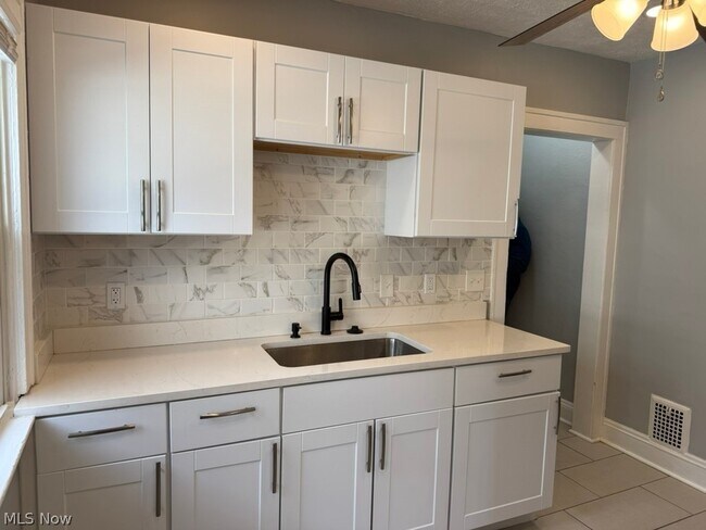 Building Photo - 3231 W 121st St