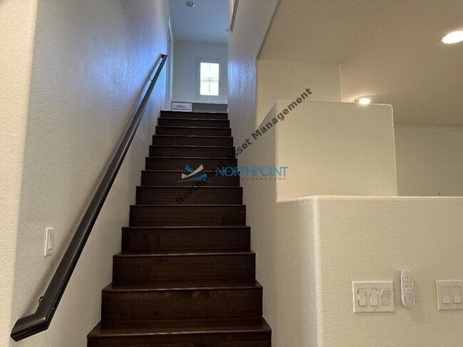 Building Photo - 4BR/3BA w/ Solar + Downstairs Bed/Bath in Whitney Oaks