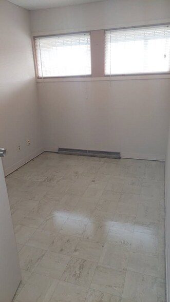 Building Photo - 1200 N Ventura Rd