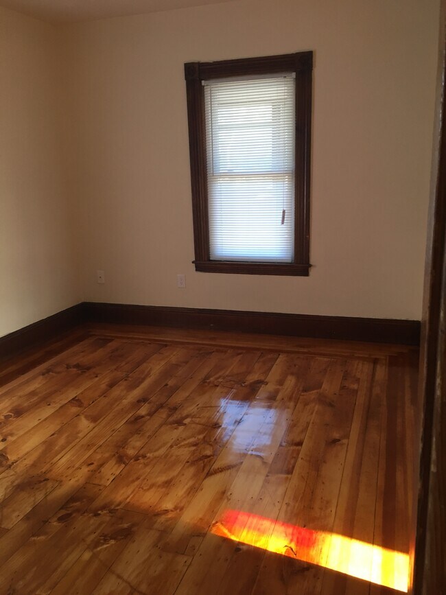 Building Photo - 58 Alma St