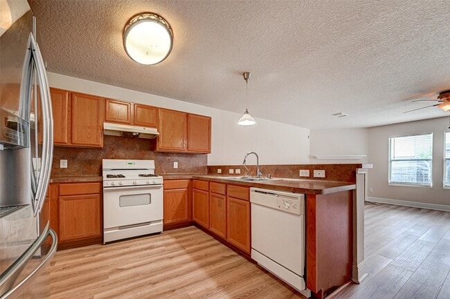 Building Photo - 7218 Fox Cub Ln