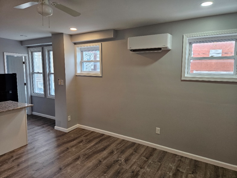 Building Photo - 326 Roselyn St