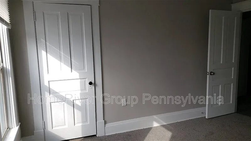 Building Photo - 806 Cowan Ave