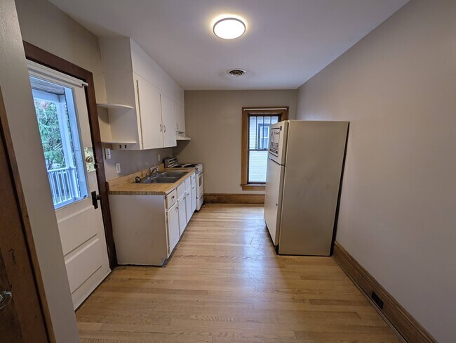 Building Photo - 68 Garber St