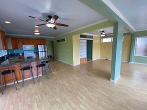 Building Photo - Maui Meadows 1 Bed