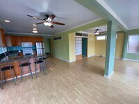 Building Photo - Maui Meadows 1 Bed