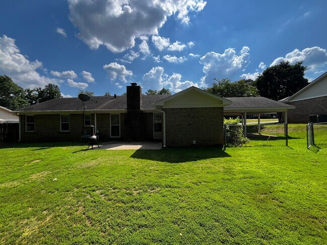 Building Photo - Beautiful New to Market!