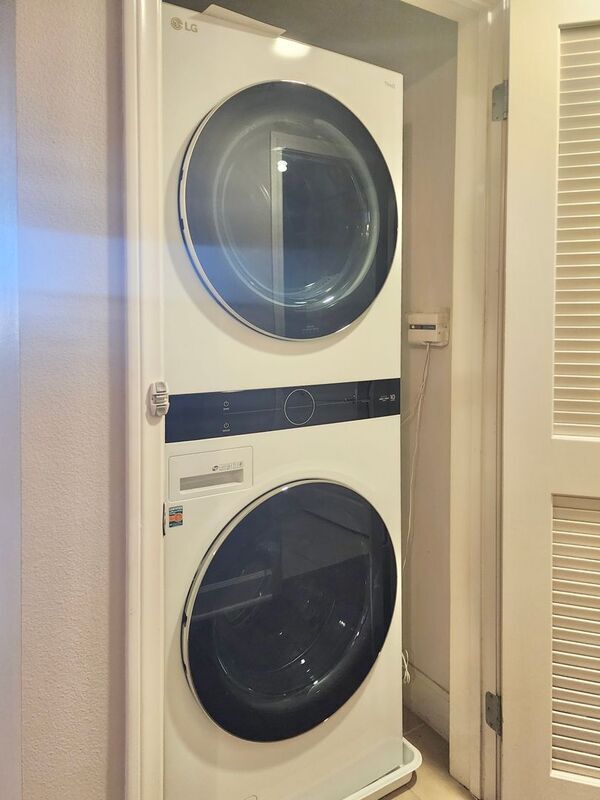 Building Photo - 12842 Palm St