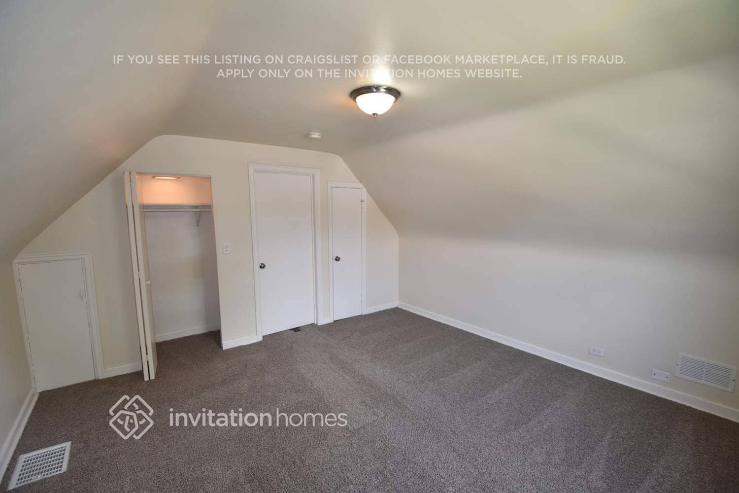 Building Photo - 8035 S Richmond St