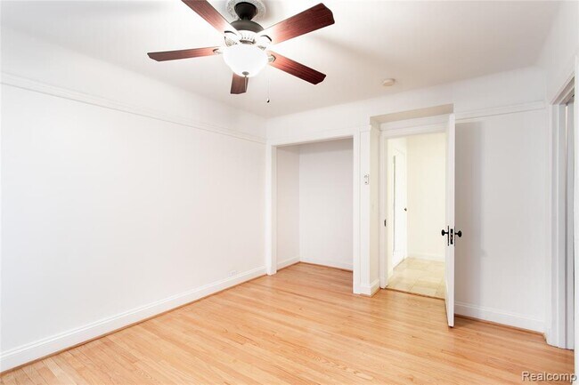 Building Photo - 15 E Kirby St