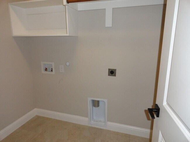 Building Photo - 309 Peachtree Ln