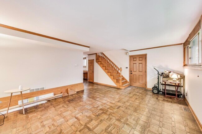 Building Photo - 821 S Racine Ave