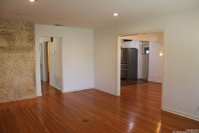 Building Photo - 140 Arvin Dr