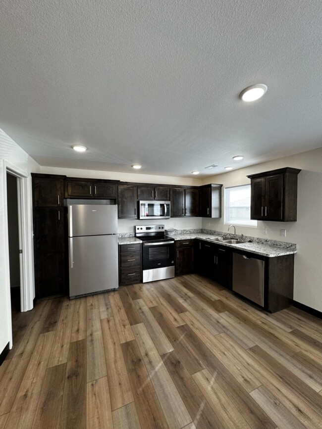 Building Photo - 1213 Chica Ln