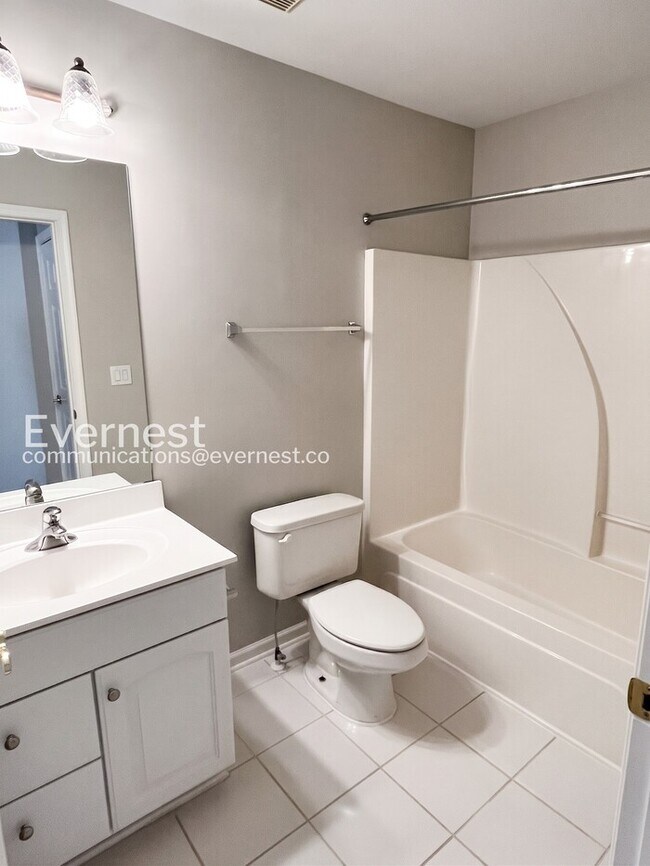 Building Photo - 743 Rolling Fork Dr