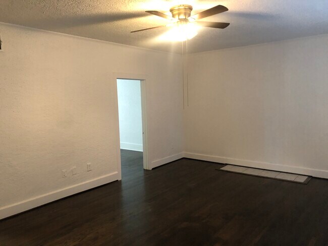 Building Photo - 5502 Richmond Ave