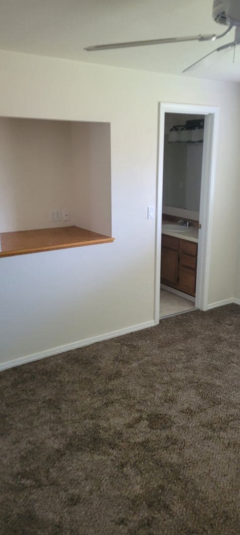 Building Photo - Cozy home on large lot w/fenced backyard