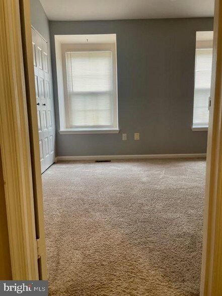 Building Photo - 14920 London Ln