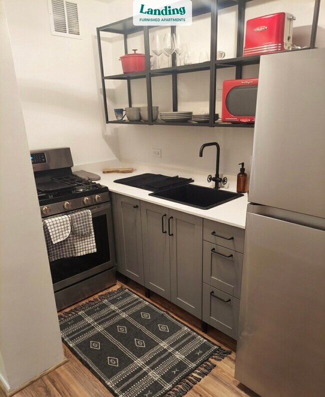 Primary Photo - 1 E Scott St