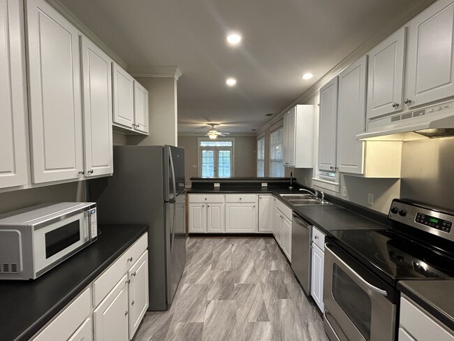 Building Photo - 2805 3rd St