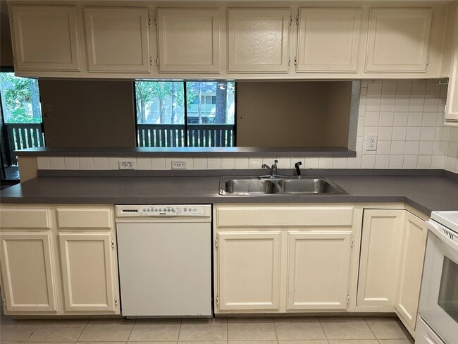 Building Photo - 14911 Wunderlich Dr